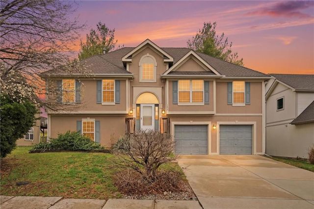 402 Shannon Avenue, Smithville, MO 64089