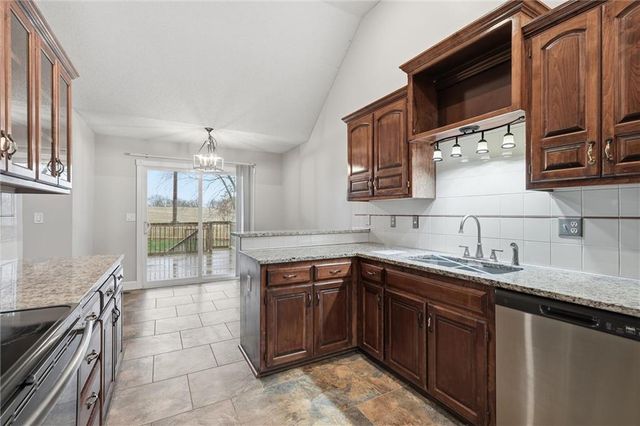 402 Shannon Avenue, Smithville, MO 64089