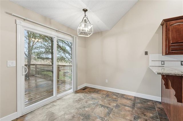 402 Shannon Avenue, Smithville, MO 64089