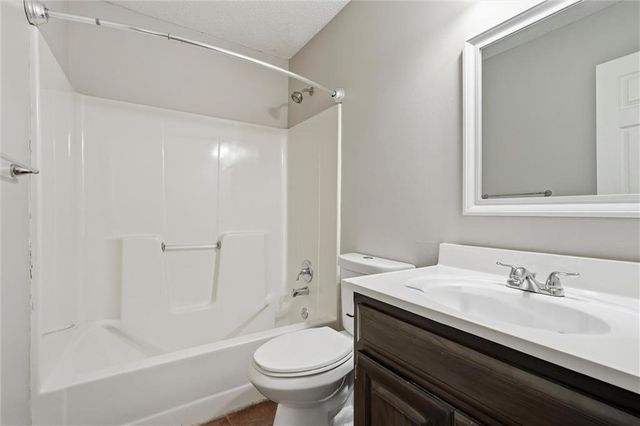 402 Shannon Avenue, Smithville, MO 64089