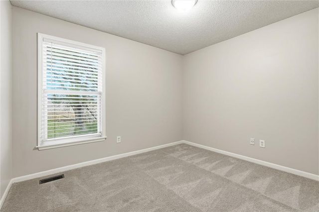 402 Shannon Avenue, Smithville, MO 64089