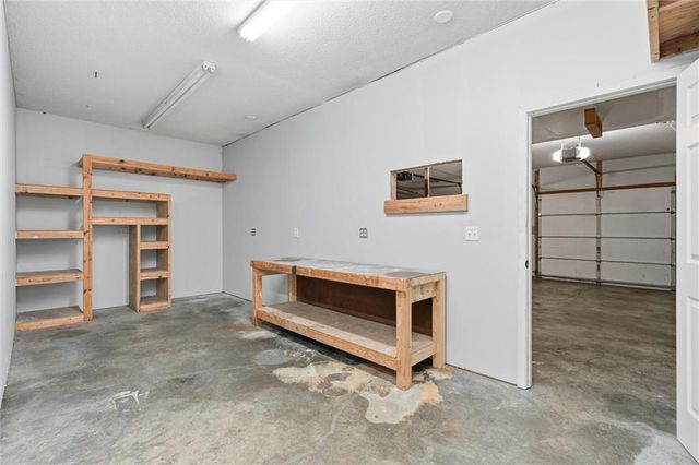 402 Shannon Avenue, Smithville, MO 64089