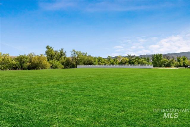 9351 W Sooty Grouse Ct, Boise, ID 83714