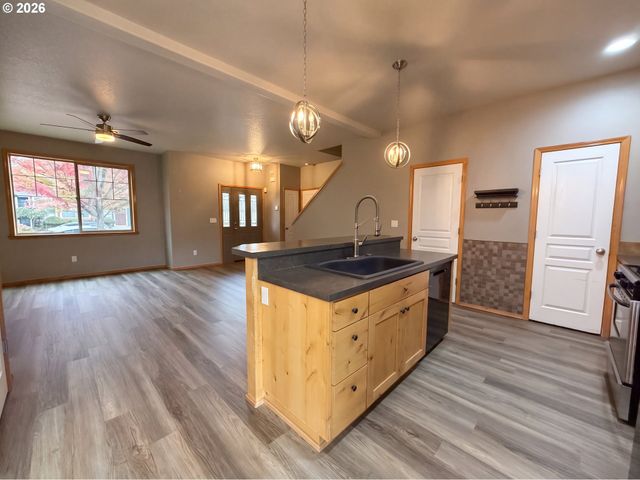 146 Ne AMERICAN Dr, Mc Minnville, OR 97128