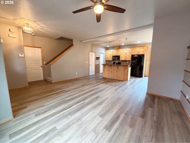 146 Ne AMERICAN Dr, Mc Minnville, OR 97128