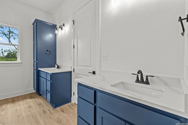 3515 County Road 676, Devine, TX 78016
