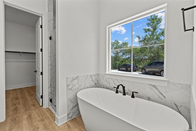 3515 County Road 676, Devine, TX 78016