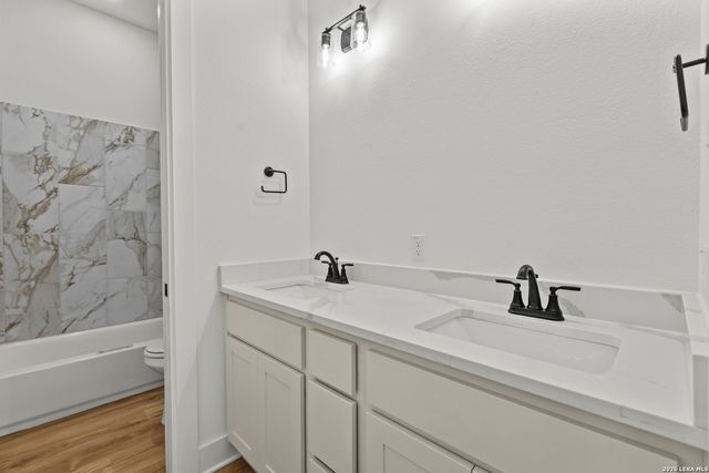 3515 County Road 676, Devine, TX 78016