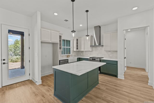 3515 County Road 676, Devine, TX 78016