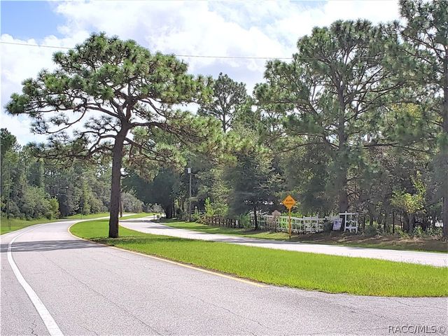 7760 N Pocono Drive, Citrus Springs, FL 34434