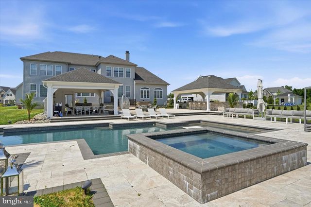 4 SHADY PINES DR, Warminster, PA 18974