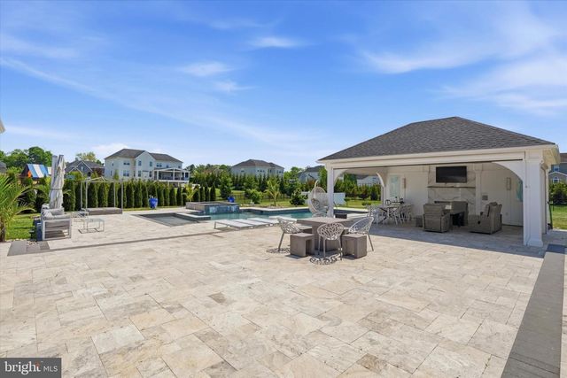 4 SHADY PINES DR, Warminster, PA 18974
