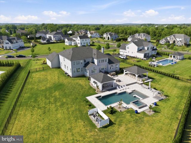 4 SHADY PINES DR, Warminster, PA 18974