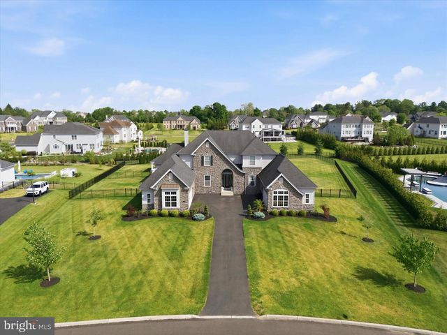 4 SHADY PINES DR, Warminster, PA 18974