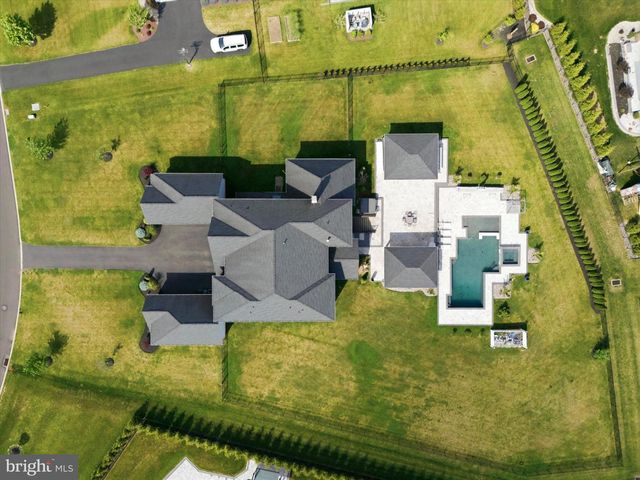 4 SHADY PINES DR, Warminster, PA 18974