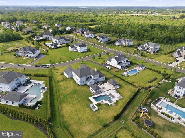 4 SHADY PINES DR, Warminster, PA 18974