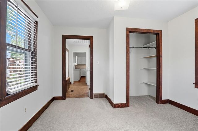 715 N 10th Street, Leavenworth, KS 66048