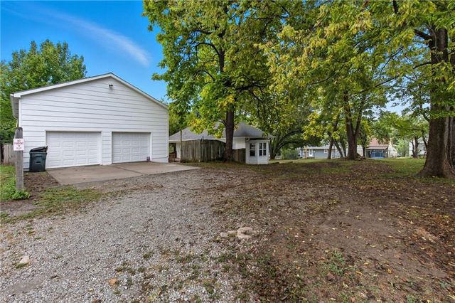 715 N 10th Street, Leavenworth, KS 66048