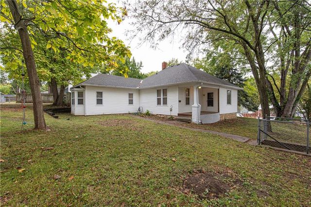 715 N 10th Street, Leavenworth, KS 66048