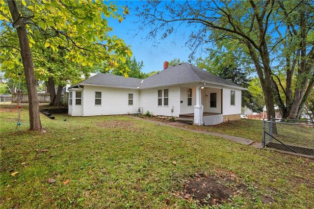 715 N 10th Street, Leavenworth, KS 66048