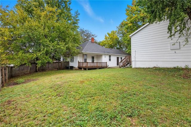 715 N 10th Street, Leavenworth, KS 66048