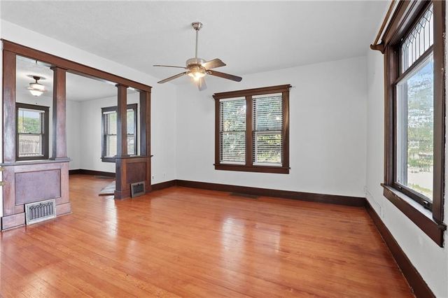 715 N 10th Street, Leavenworth, KS 66048