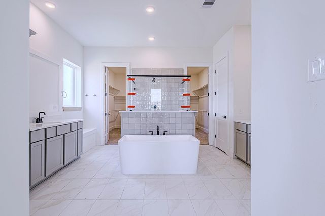 153 Peninsula Point Drive, Montgomery, TX 77356