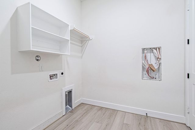 153 Peninsula Point Drive, Montgomery, TX 77356