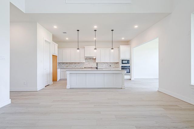 153 Peninsula Point Drive, Montgomery, TX 77356