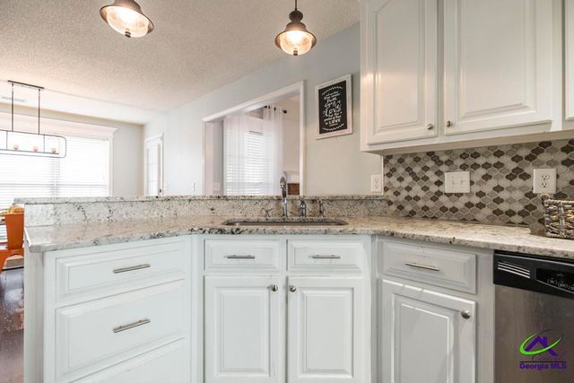 302 Erin Way, Warner Robins, GA 31088