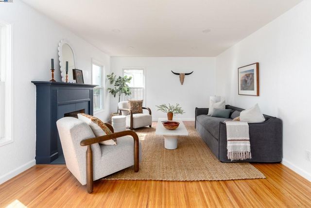 10906 Reposo Dr, Oakland, CA 94603
