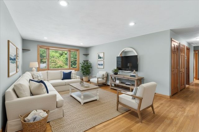 59 Southgate Rd, Franklin, MA 02038