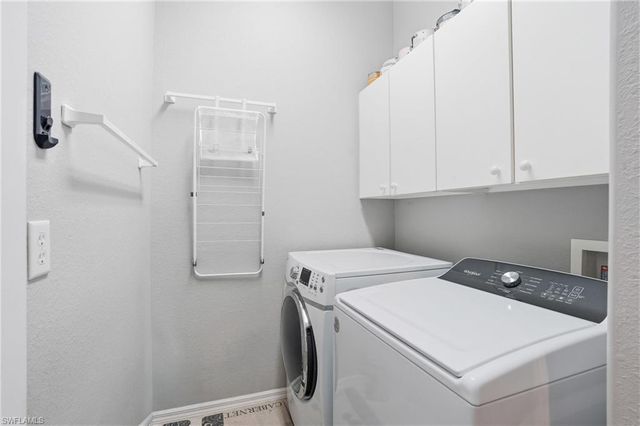 9729 Gladiolus Bulb LOOP, Fort Myers, FL 33908