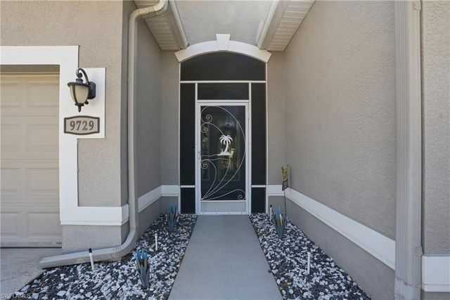 9729 Gladiolus Bulb LOOP, Fort Myers, FL 33908