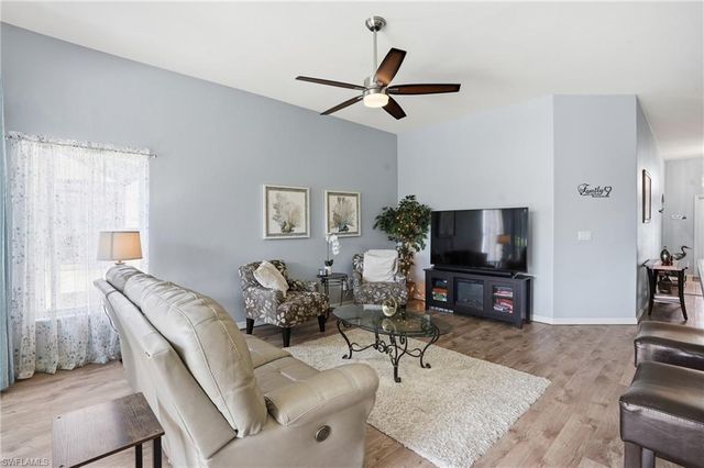 9729 Gladiolus Bulb LOOP, Fort Myers, FL 33908