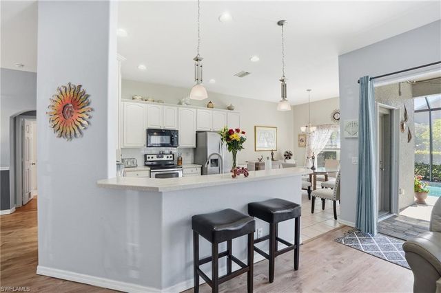 9729 Gladiolus Bulb LOOP, Fort Myers, FL 33908