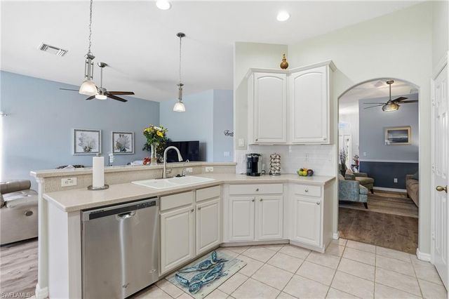 9729 Gladiolus Bulb LOOP, Fort Myers, FL 33908