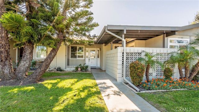 1880 St John Rd Mut 15, 33B, Seal Beach, CA 90740
