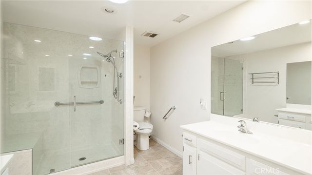 1880 St John Rd Mut 15, 33B, Seal Beach, CA 90740