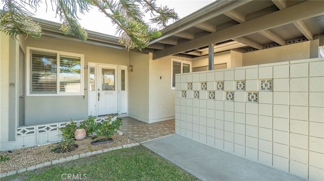 1880 St John Rd Mut 15, 33B, Seal Beach, CA 90740