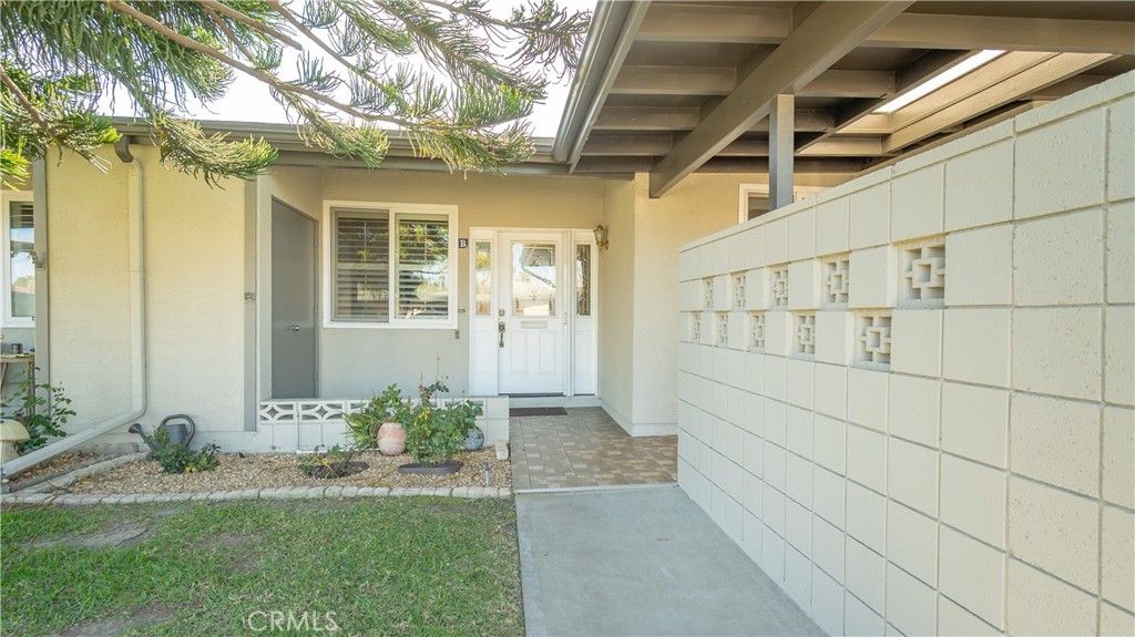 1880 St John Rd Mut 15, 33B, Seal Beach, CA 90740