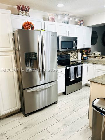 9835 Riverside Dr 7-39, Coral Springs, FL 33071