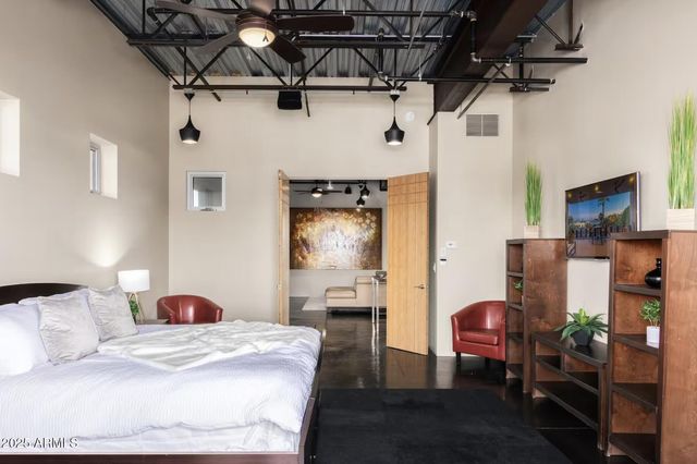 7020 E 1ST Avenue, Scottsdale, AZ 85251