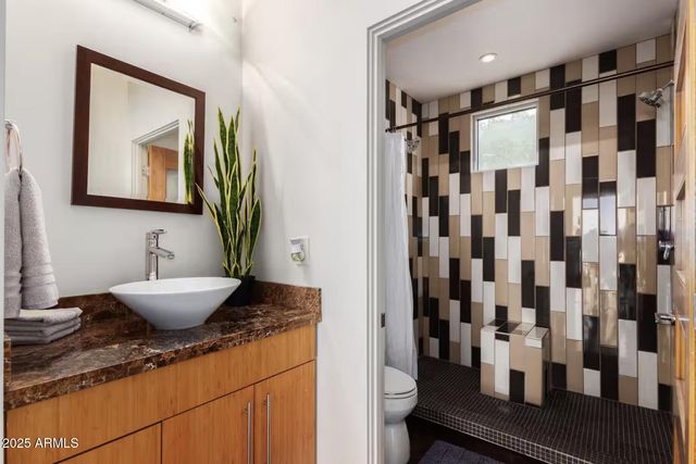 7020 E 1ST Avenue, Scottsdale, AZ 85251