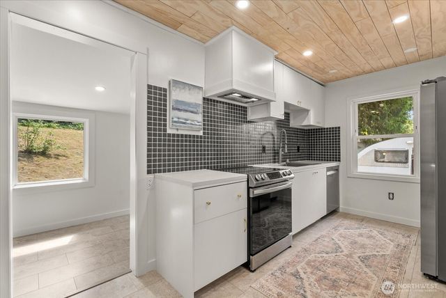 7033 S 126th Street, Seattle, WA 98178