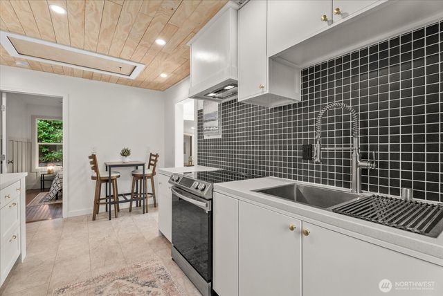 7033 S 126th Street, Seattle, WA 98178