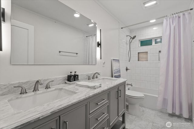 7033 S 126th Street, Seattle, WA 98178