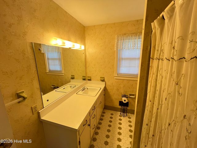 4622 Dean Drive, Wilmington, NC 28405