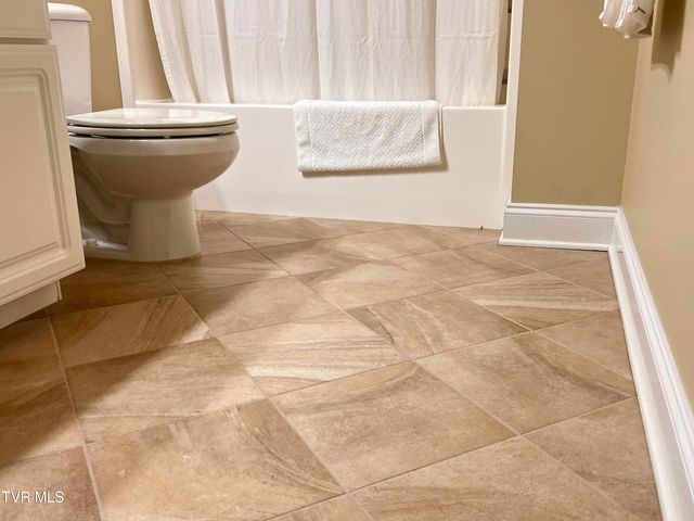 1705 Veranda Court 2-3, Greeneville, TN 37745