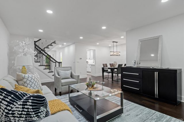 1135 Ivyglen Circle, Bloomfield Charter Township, MI 48304